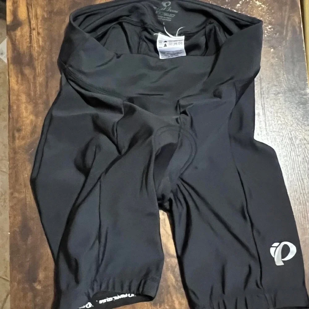 Black Pearl Izumi cycling shorts with blue gel pad 430.5